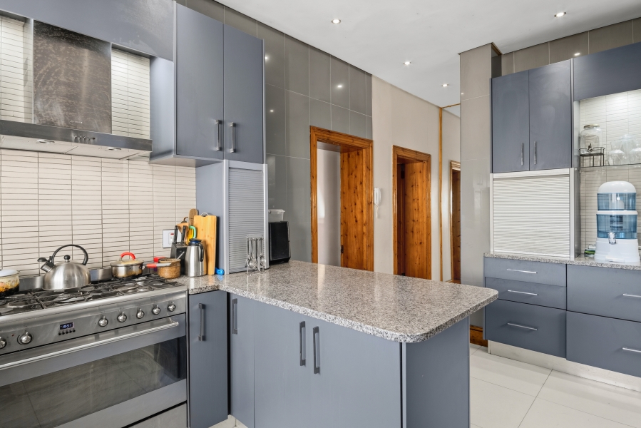8 Bedroom Property for Sale in Walmer Estate Western Cape